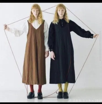 네스트로브 기모 린넨 V넥 플레어 드레스 브라운