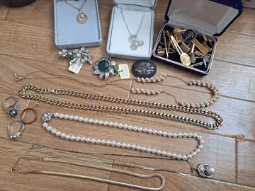 주얼리 세트 (목걸이, 반지, 브로치)