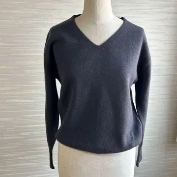 그레이 V넥 스웨터