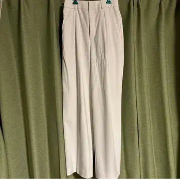 유니클로 턱 와이드 팬츠 화이트