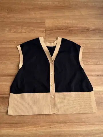 유나이티드 애로우즈 네이비 베이지 V넥 베스트