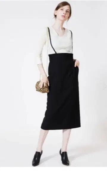 allureville 블랙 서스펜더 부착 타이트 스커트