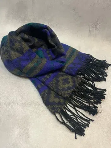 기하학 패턴의 포근하고 두꺼운 원단 스톨