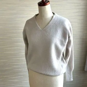 유나이티드 애로우즈 V넥 스웨터