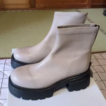 베이지 부츠 M 사이즈 미사용 새상품 택 포함