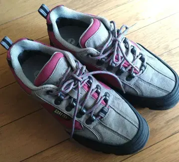 GORE-TEX 트레킹 슈즈 그레이/핑크 24.5cm