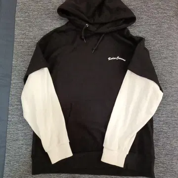 Rodeo Crowns 후드티 블랙/화이트