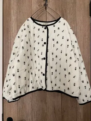 새상품 사만사 모스모스 충전솜 자수 파이핑 자켓 오프