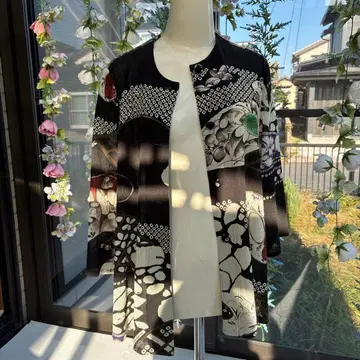 시선당 꽃무늬 디자인 가디건