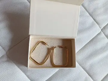 새상품급 LOUISE DAMAS 스퀘어 후프 귀걸이