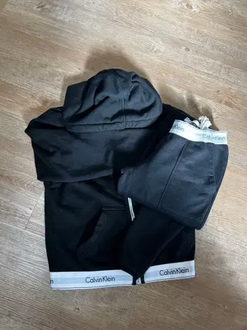 캘빈 클라인 맨투맨 셋업