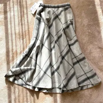 새상품 S eninon 그레이 계열 체크 플레어 스커트 오슈