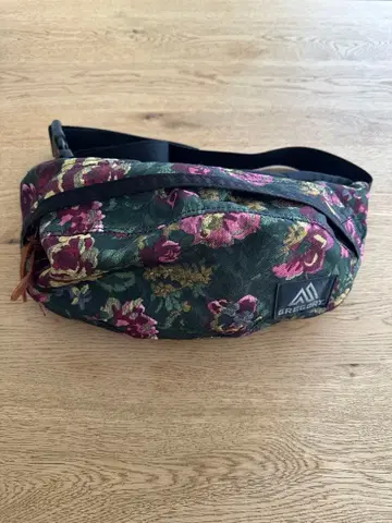 그레고리 꽃무늬 바디백