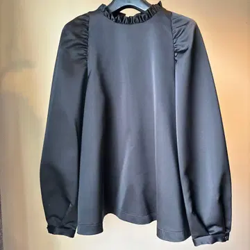 OHGA 새틴 블라우스 스탠드 프릴 블랙