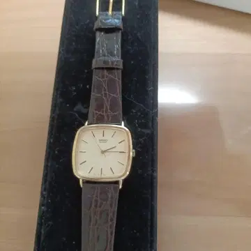 세이코 쿼츠 손목시계 골드