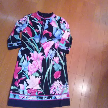 레오나르 꽃무늬 7부 소매 원피스