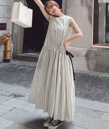 허리 마크 셔링 개더 리본 볼륨 플레어 맥시 원피스