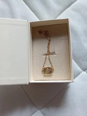 새상품급 LOUISE DAMAS 후르츠 팔찌