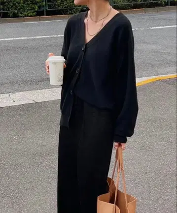 에트레토쿄 엘보 패드 V넥 니트 가디건 블랙