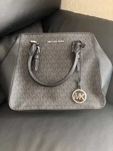 마이클코어스 블랙 로고백