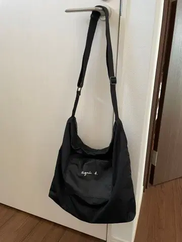 아네스 베. 숄더백