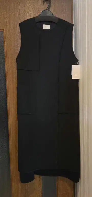 루피 블랙 슬리브리스 롱베스트