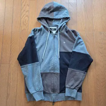 1PIU1UGUALE3 RELAX 후드티 그레이 블로킹