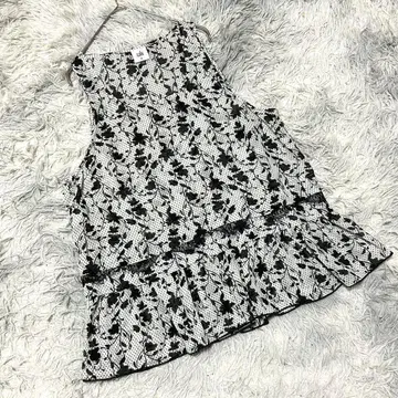 꽃무늬 올 패턴 블라우스 (M) 슬리브리스 A라인 플리츠 플레어 모노톤