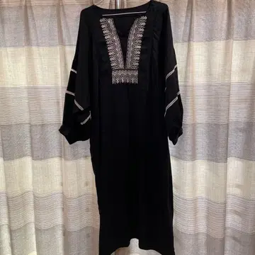 [ antiqua ] patterntorso 자수 장식 블랙 원피스