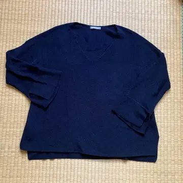 띠어리 럭스 네이비 V넥 스웨터