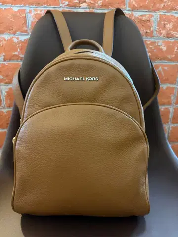 마이클코어스 가죽 럭색