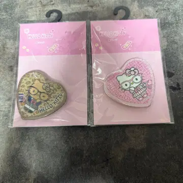 헬로키티 글리터 캔뱃지 하트형 세트
