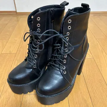 블랙 레이스업 부츠 하이힐