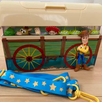 토이 스토리 수납 박스와 우디