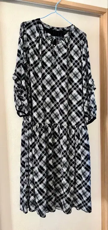 [새상품] 롱 원피스 체크 무늬 M 블랙 계열