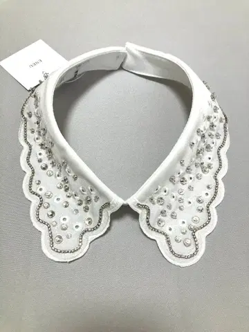 ENEU 장식 포함 화이트 탈부착 카라