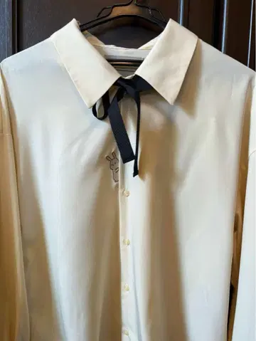 리벳 & 사지 우사짱 히욧코리 셔츠