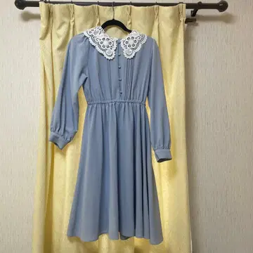 레이스 달린 그레이 긴팔 원피스