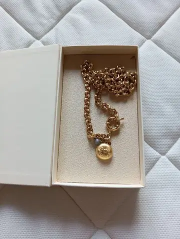 새상품급 Louise Damas 골드 목걸이