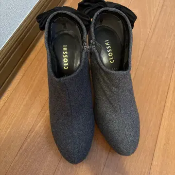 그레이 리본 포함 부티