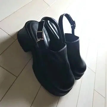 백 스트랩 사보 샌들 블랙