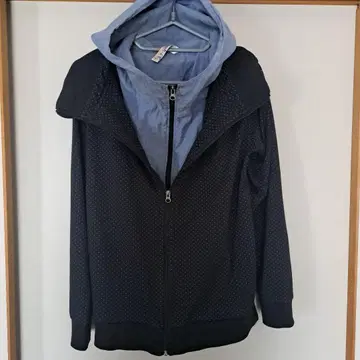 [ 새상품급 ] 후드는 옅은 파란색 블랙 도트 무늬 집업 후드티