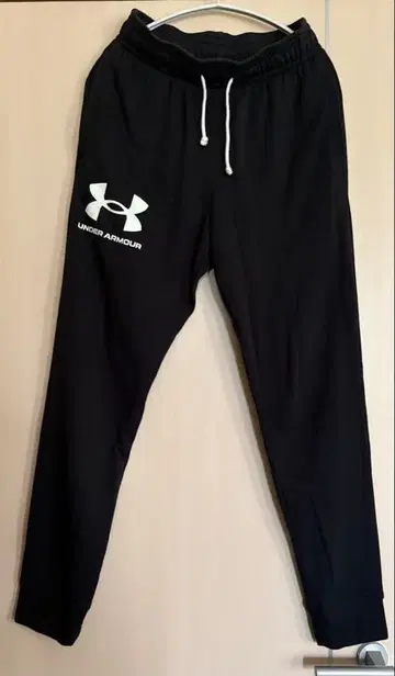 언더아머 스웨트 팬츠 M 사이즈