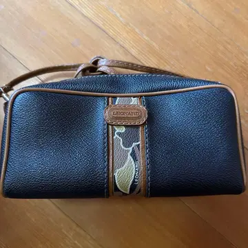 Leonard 네이비 컬러 숄더백