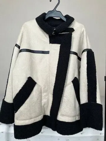 JUNOAH 무스탕 코트 아이보리