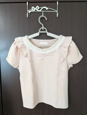 LIZLISA 프릴 장식 펄 넥라인 반팔 상의 사이즈 0 미사용 새상품