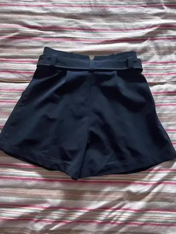 네이비 플리츠 숏팬츠 벨트 포함