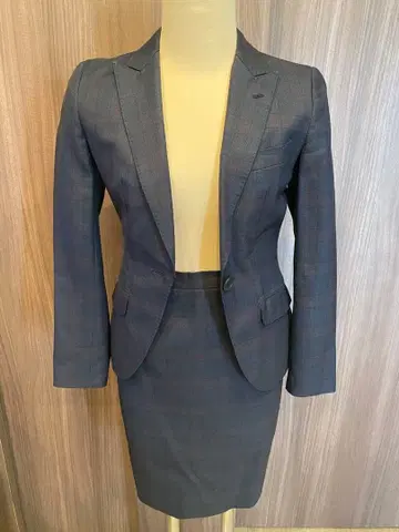 [ only ] 다크 블루 체크 무늬 스커트 수트 상하의