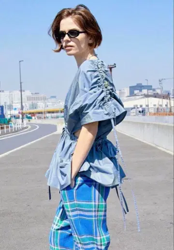 MAISON SPECIAL 메모리 타프타 볼륨 티어드 블라우스