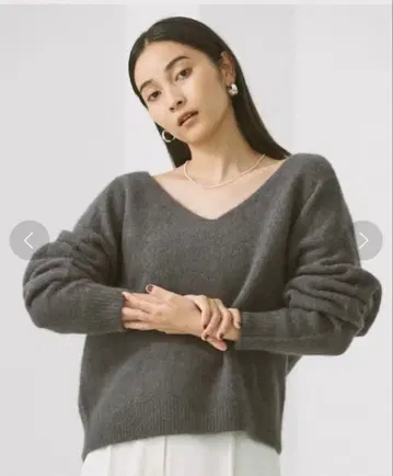 새상품급 BABYLONE 퍼 V넥 풀오버 바빌론 2023aw 그레이